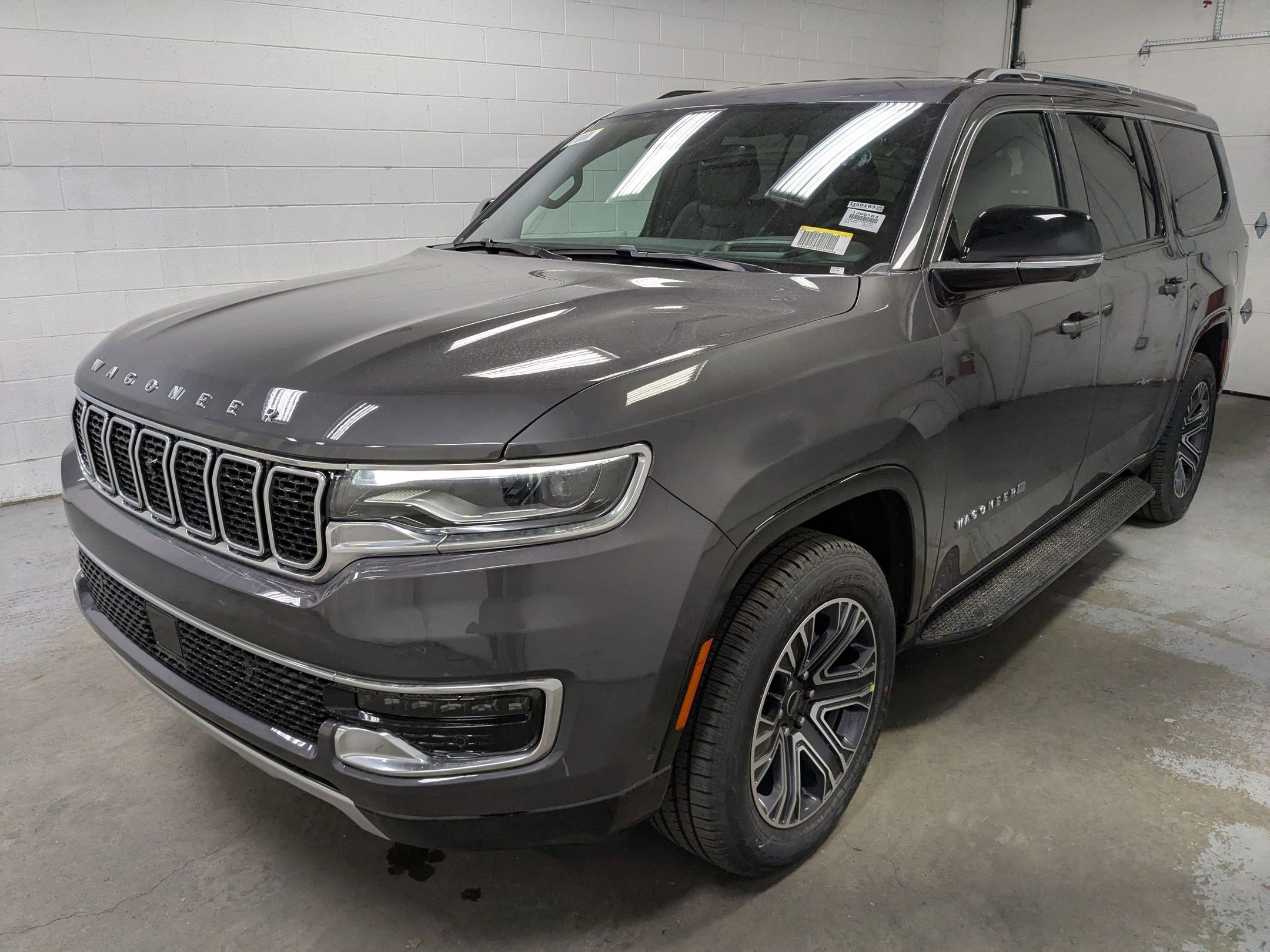 2025 Jeep Wagoneer L Series II - Photo 9