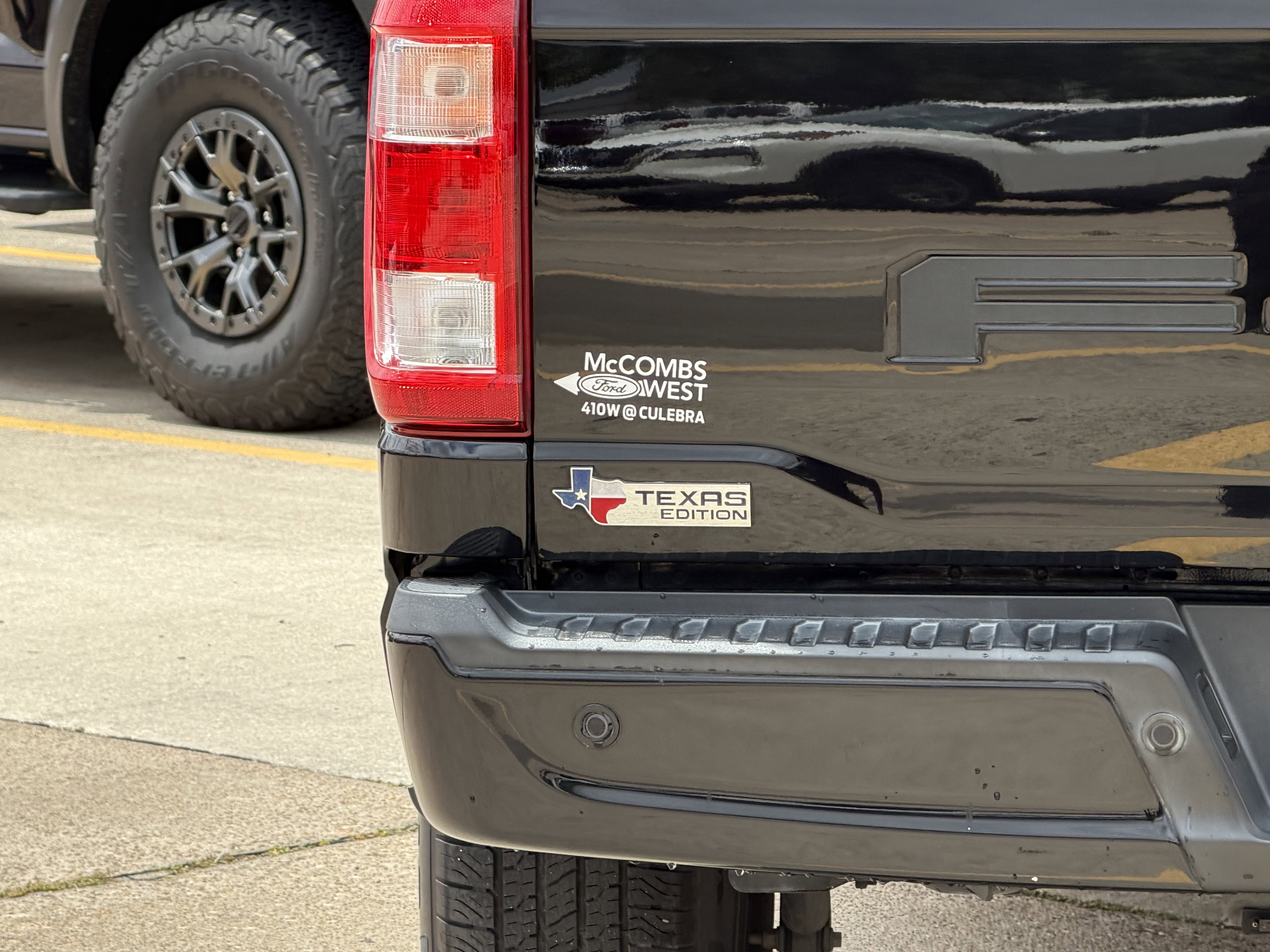 Used 2022 Agate Black Metallic Ford XL image 10