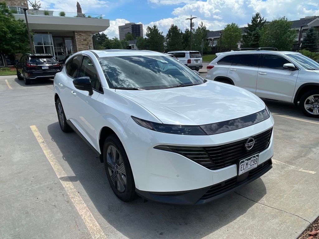 Used 2025 White Nissan SL image 1