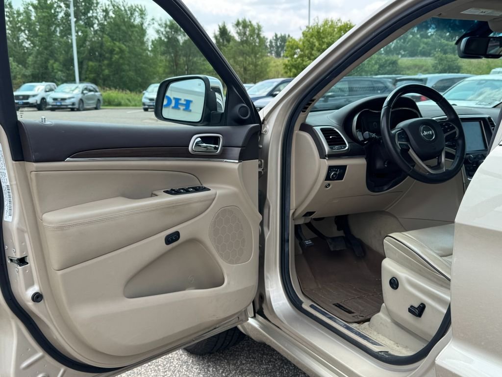 Used 2014 Cashmere Jeep Overland image 18