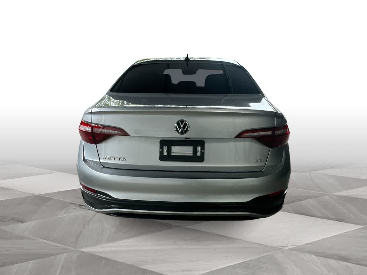 Used 2022 Pyrite Silver Metallic Volkswagen SE image 7