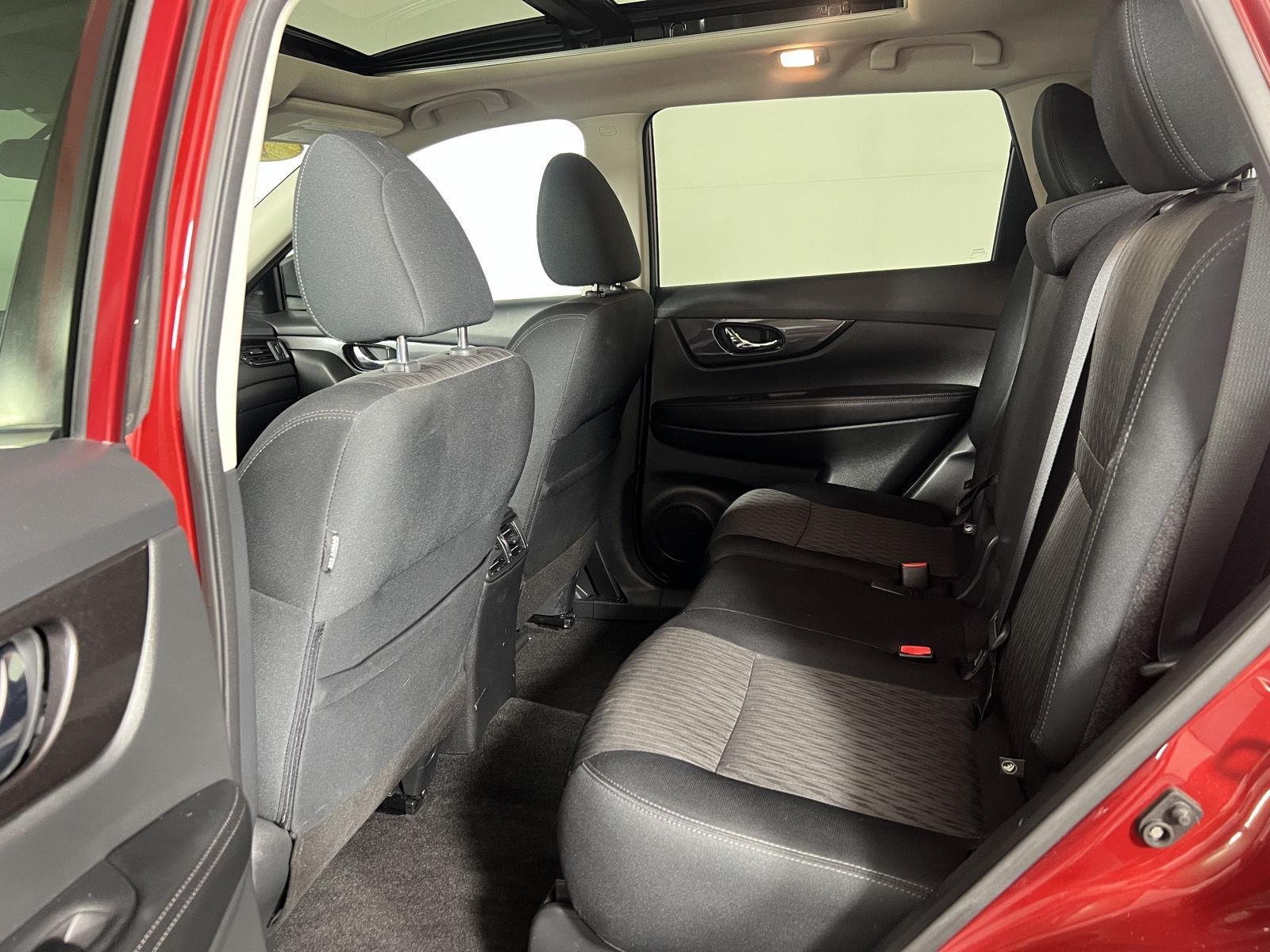 Used 2018 Scarlet Ember Nissan SV image 7