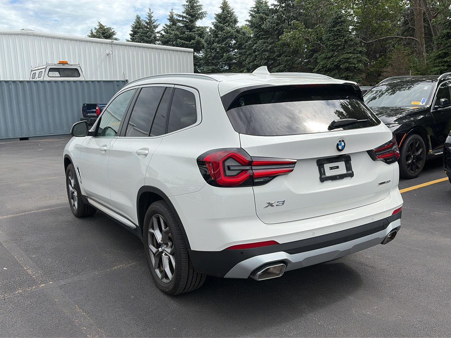 Used 2024 Alpine White BMW xDrive30i image 4