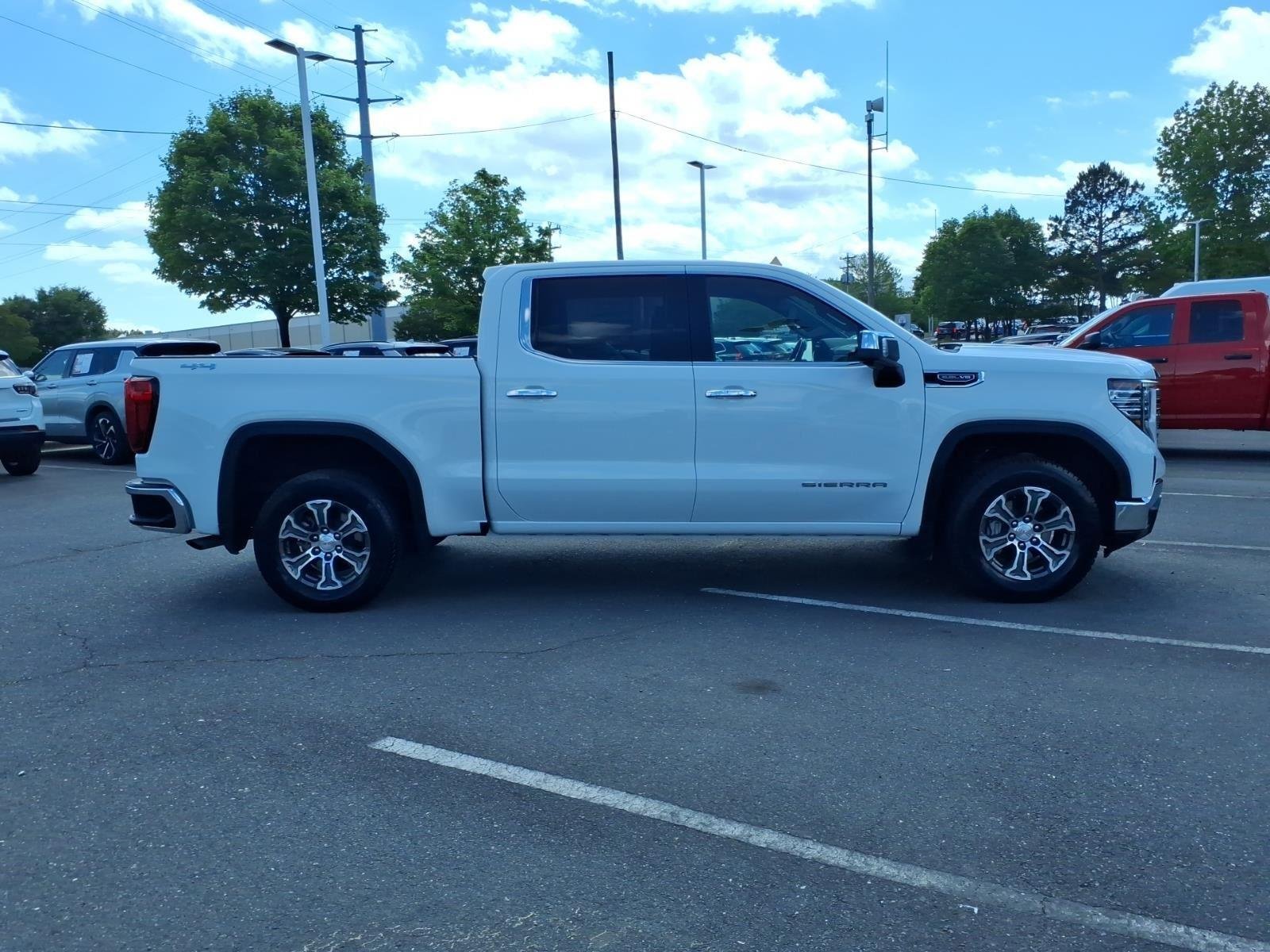 Used 2025 Summit White GMC SLT image 10