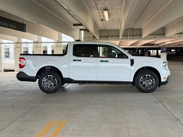 New 2025 Oxford White Ford XLT image 7