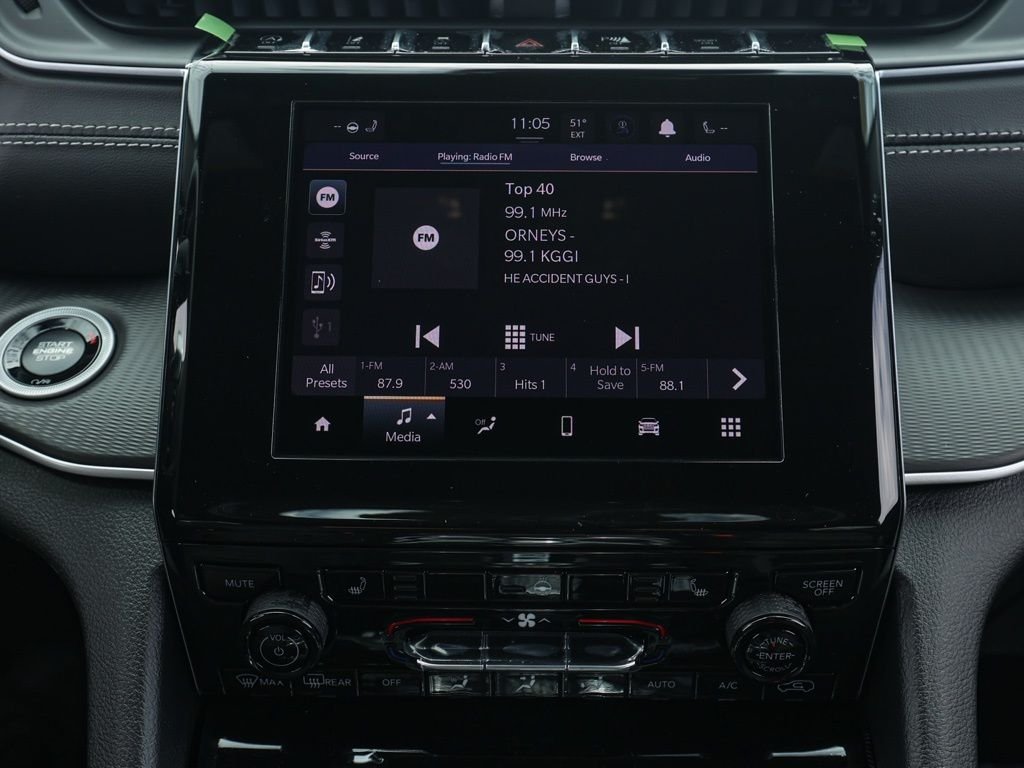 New 2026 Bright White Clear-Coat Exterior Paint Jeep Laredo image 28