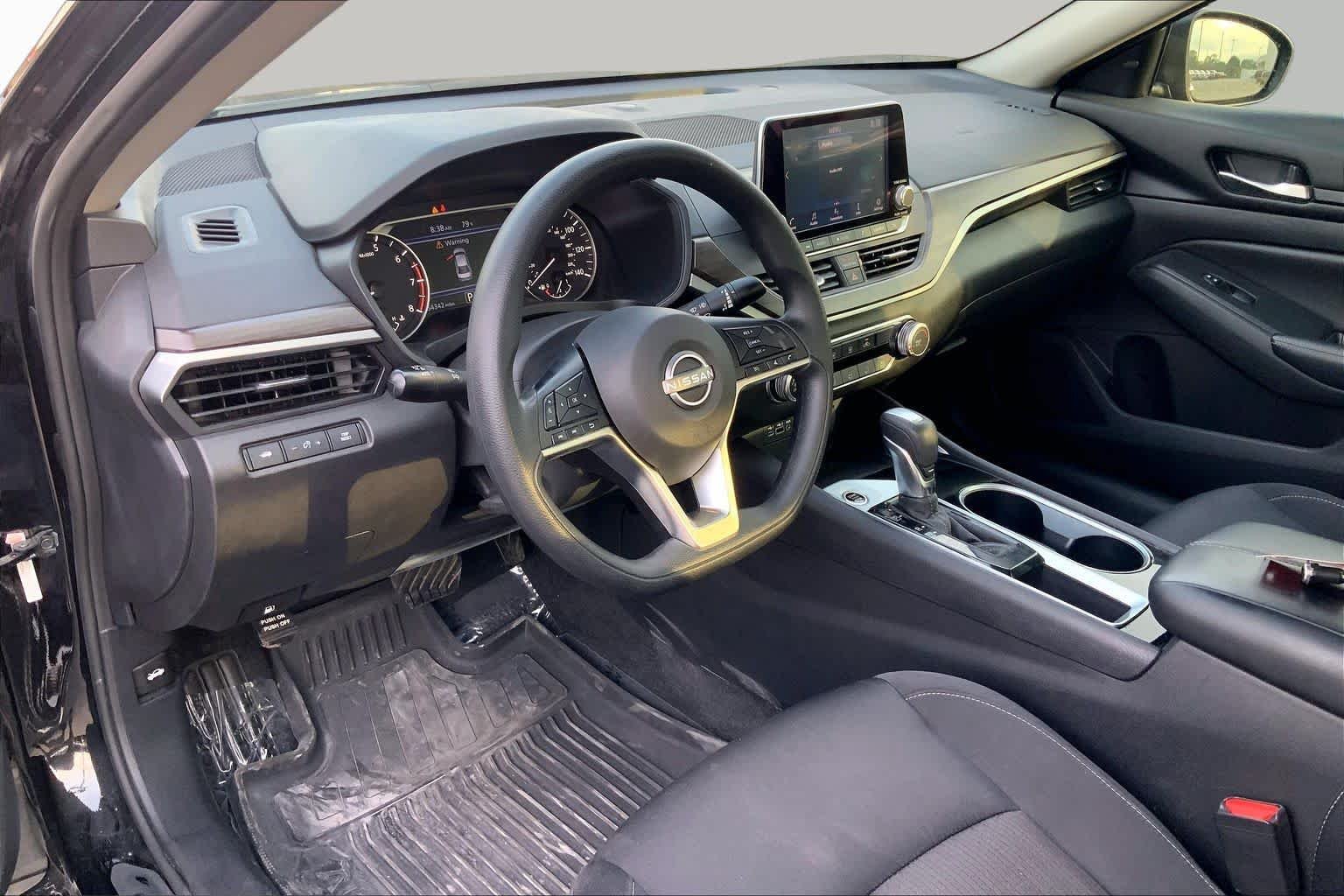 Used 2024 Super Black Nissan 2.5 SV image 16