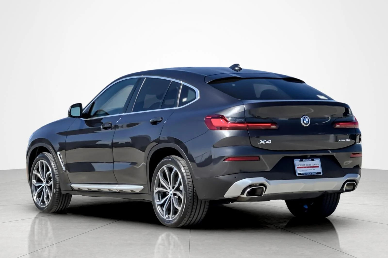 Used 2024 DARK GRAPHITE METALL BMW xDrive30i image 3