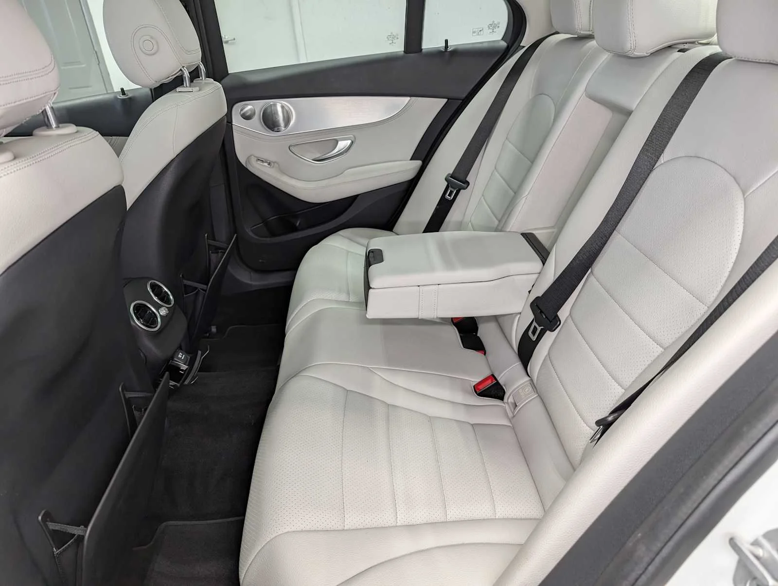 Used 2015 Polar White Mercedes-Benz C 300 image 22