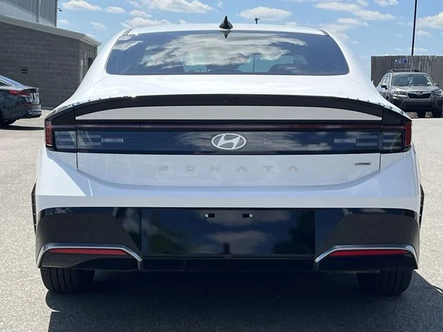 Used 2025 White Hyundai SEL image 12