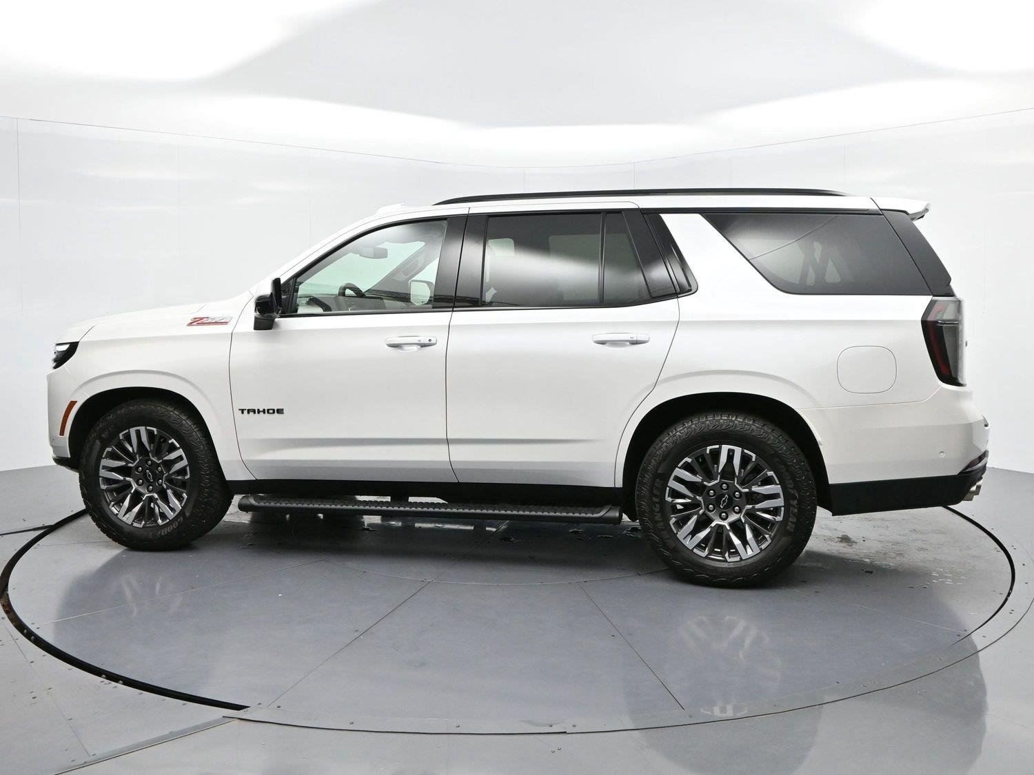 Used 2025 Iridescent Pearl Tricoat Chevrolet Z71 image 4