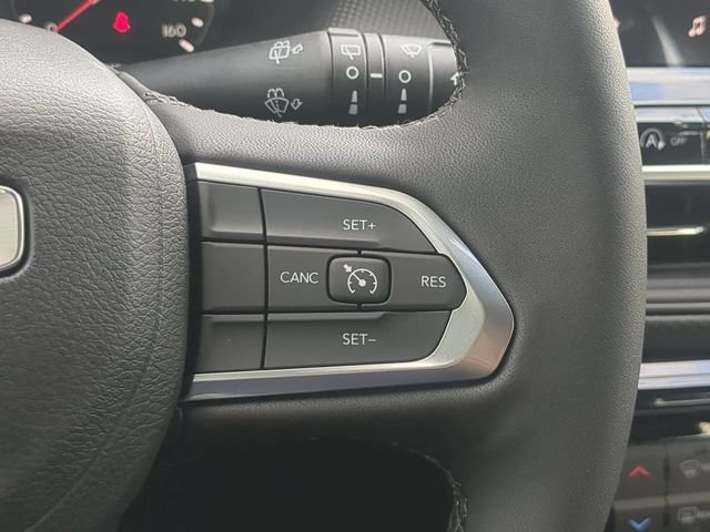 New 2026 Hydro Blue Pearl-Coat Exterior Paint Jeep Latitude image 30