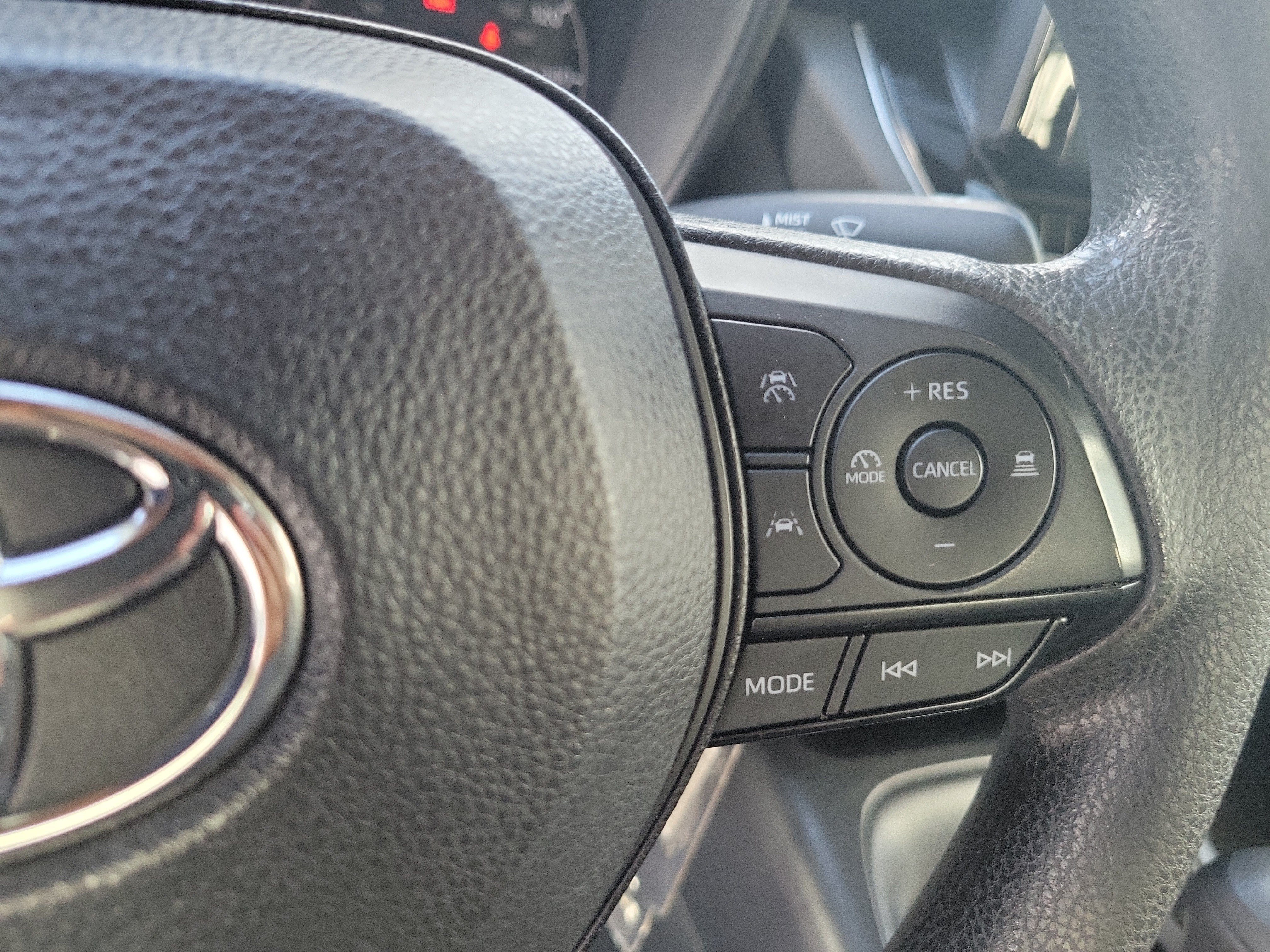 Used 2024 Classic Silver Metallic Toyota Hybrid LE image 29
