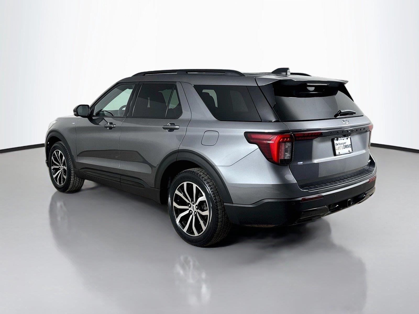 Used 2025 Gray Ford ST-Line image 10