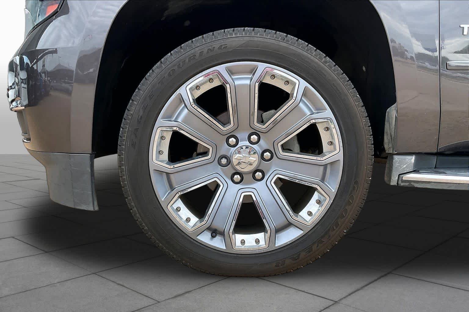 Used 2017 TUNGSTEN METALLIC Chevrolet Premier image 10