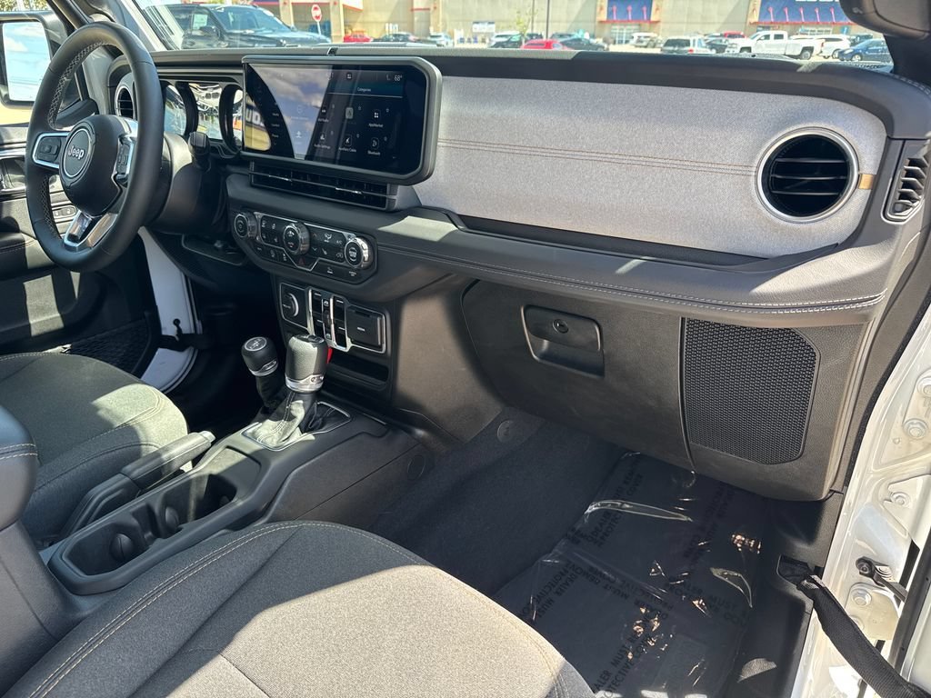 Used 2025 White Jeep 4-Door Sahara 4x4 image 34