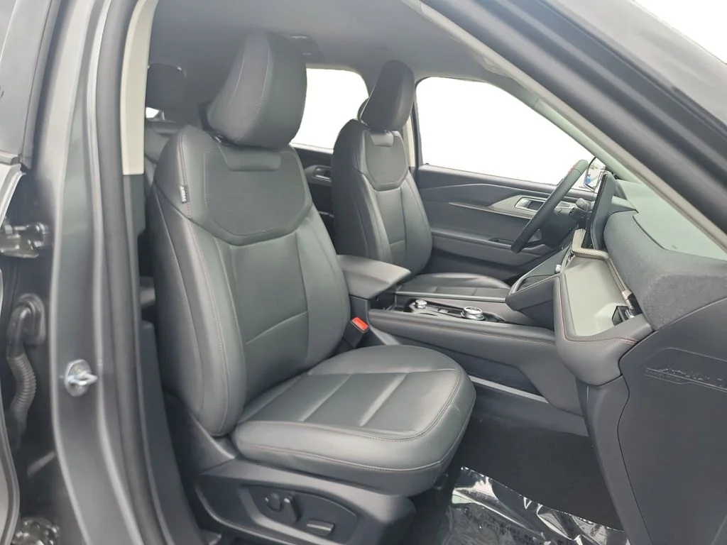 Used 2025 Gray Ford Active image 15