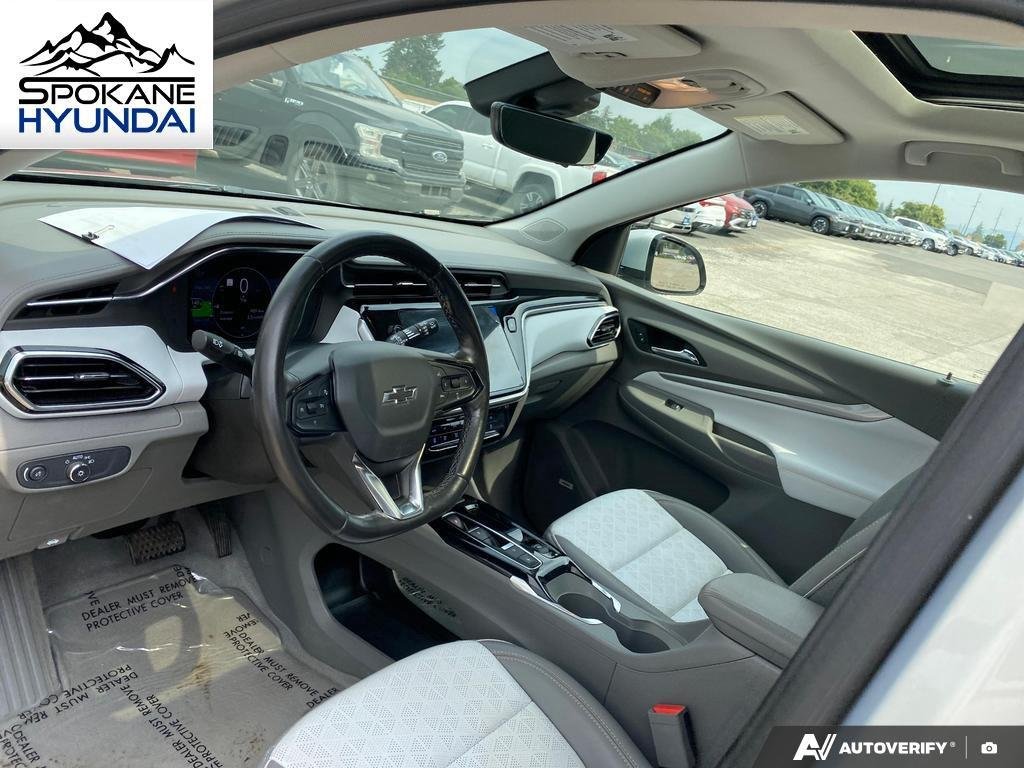 Used 2022 Silver Flare Metallic Chevrolet Premier image 16