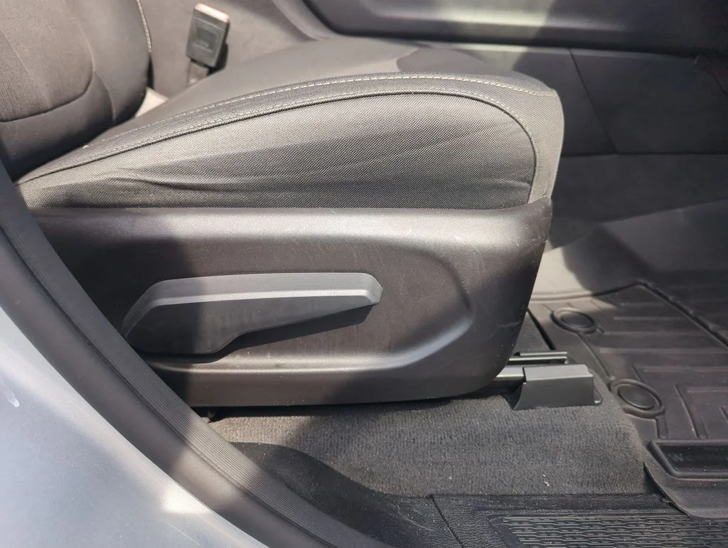 Used 2022 Silver Jeep Laredo image 39