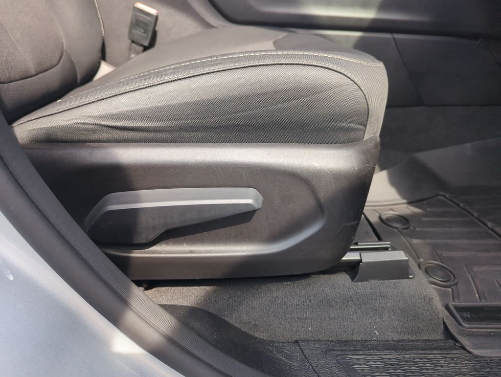 Used 2022 Silver Jeep Laredo image 39