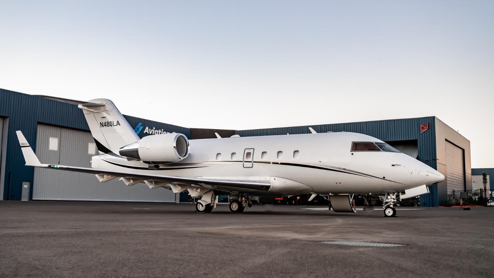 Used 1983 white BOMBARDIER 601 image 3