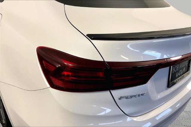 Used 2022 White Kia GT-Line image 21