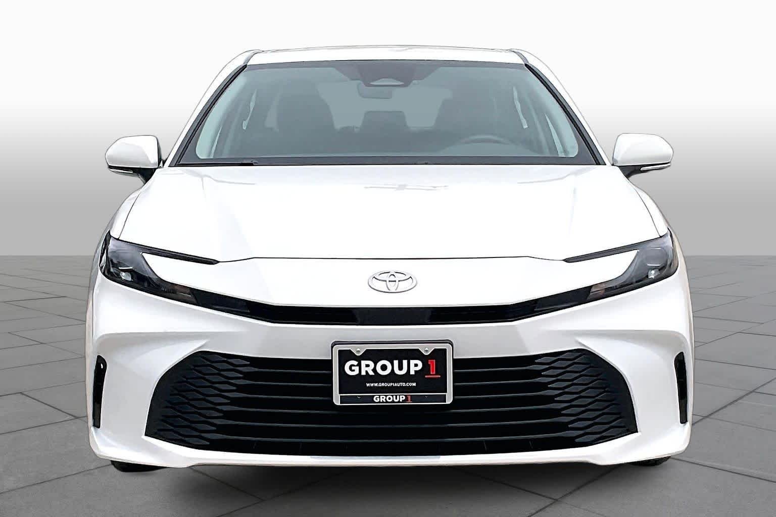 Used 2025 Ice Cap Toyota LE image 4