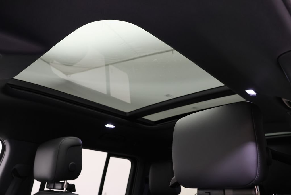 2026 Land Rover Defender X-Dynamic SE - Photo 13