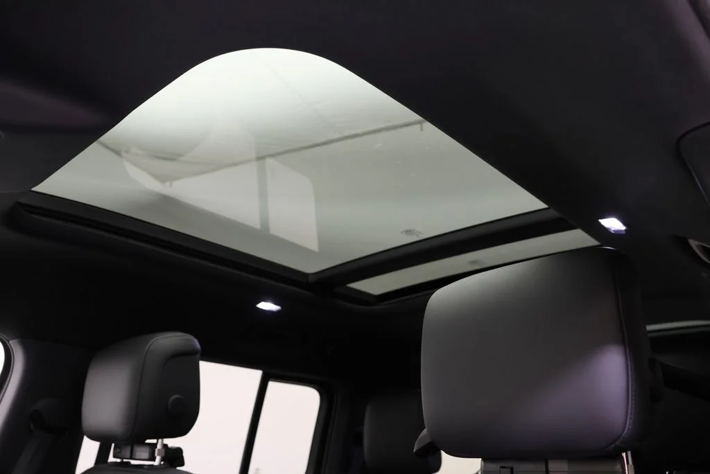 2026 Land Rover Defender X-Dynamic SE - Photo 13
