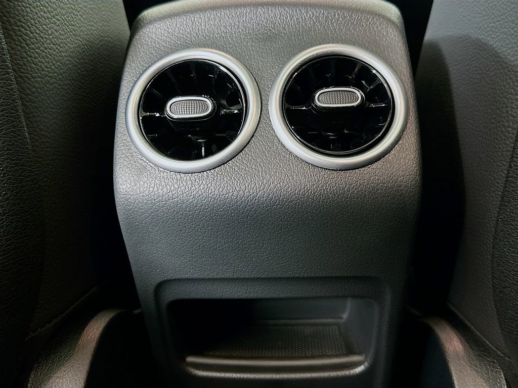 New 2026 Polar White Mercedes-Benz GLB 250 image 58
