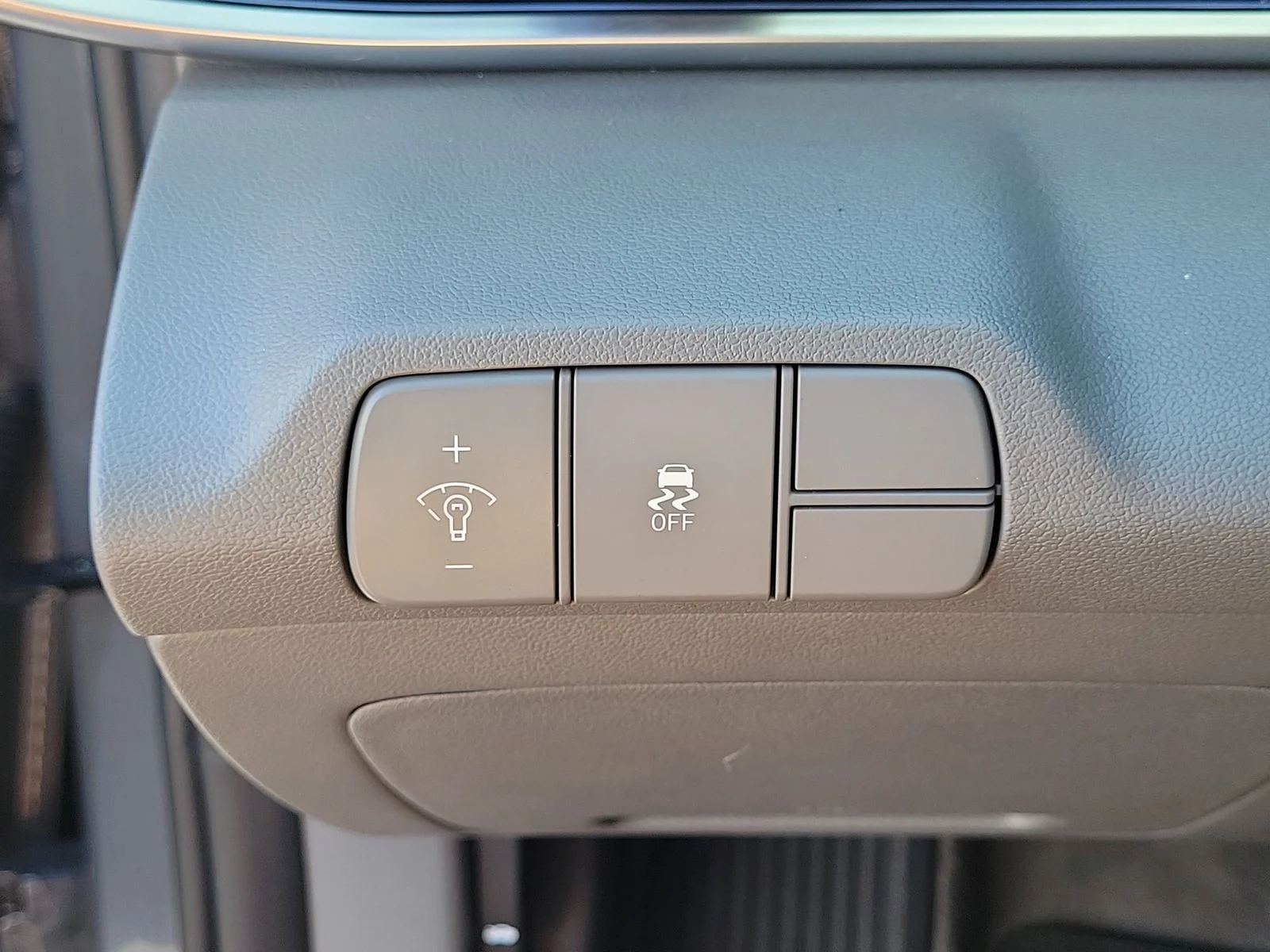Certified Used 2025 Gray Hyundai SEL Convenience image 28