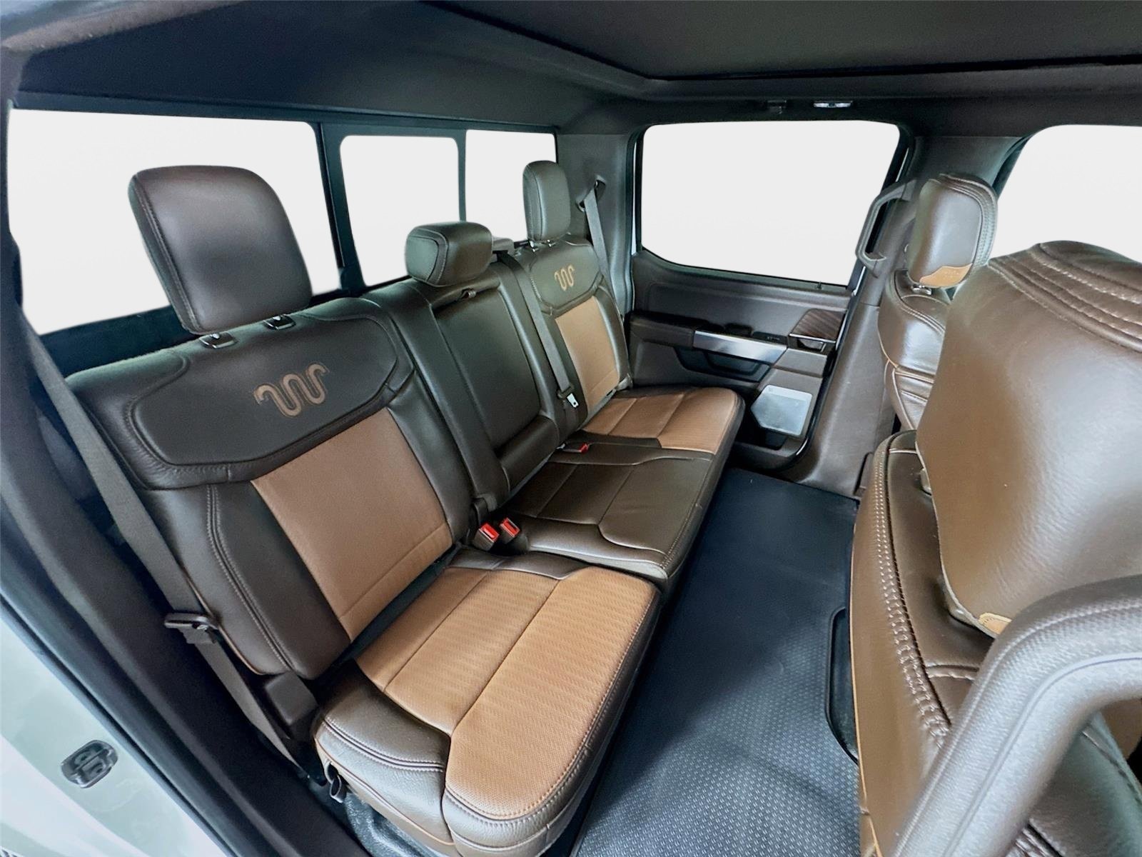 Used 2024 White Metallic Ford King Ranch image 29