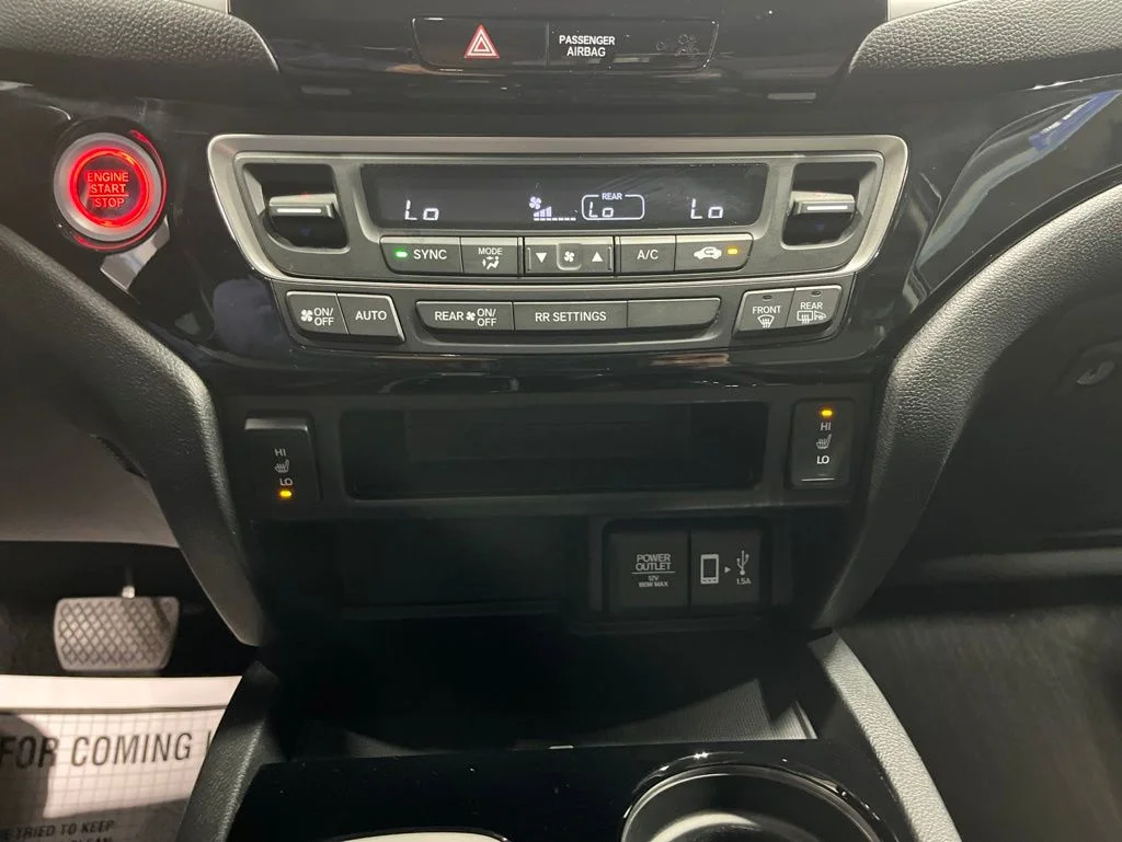 Certified Used 2017 Lunar Silver Metallic Honda RTL-E image 27