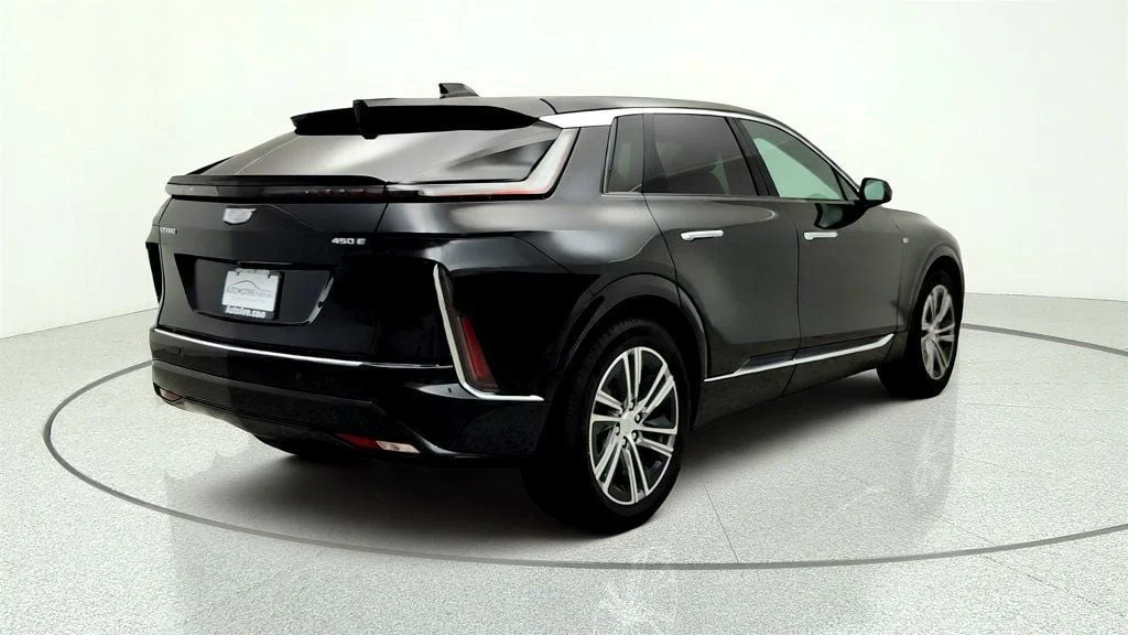 Used 2025 Stellar Black Metallic Cadillac 4dr Luxury w/1SC image 5