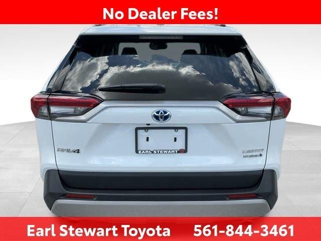 Certified Used 2024 WIND CHILL PEARL Toyota  image 6