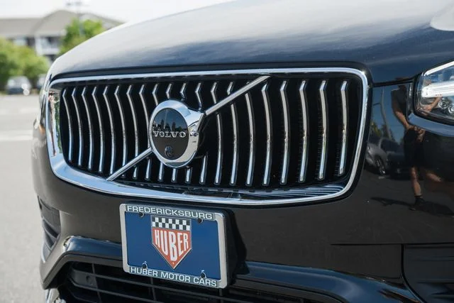 Used 2020 717 Onyx Black metallic Volvo Momentum image 12