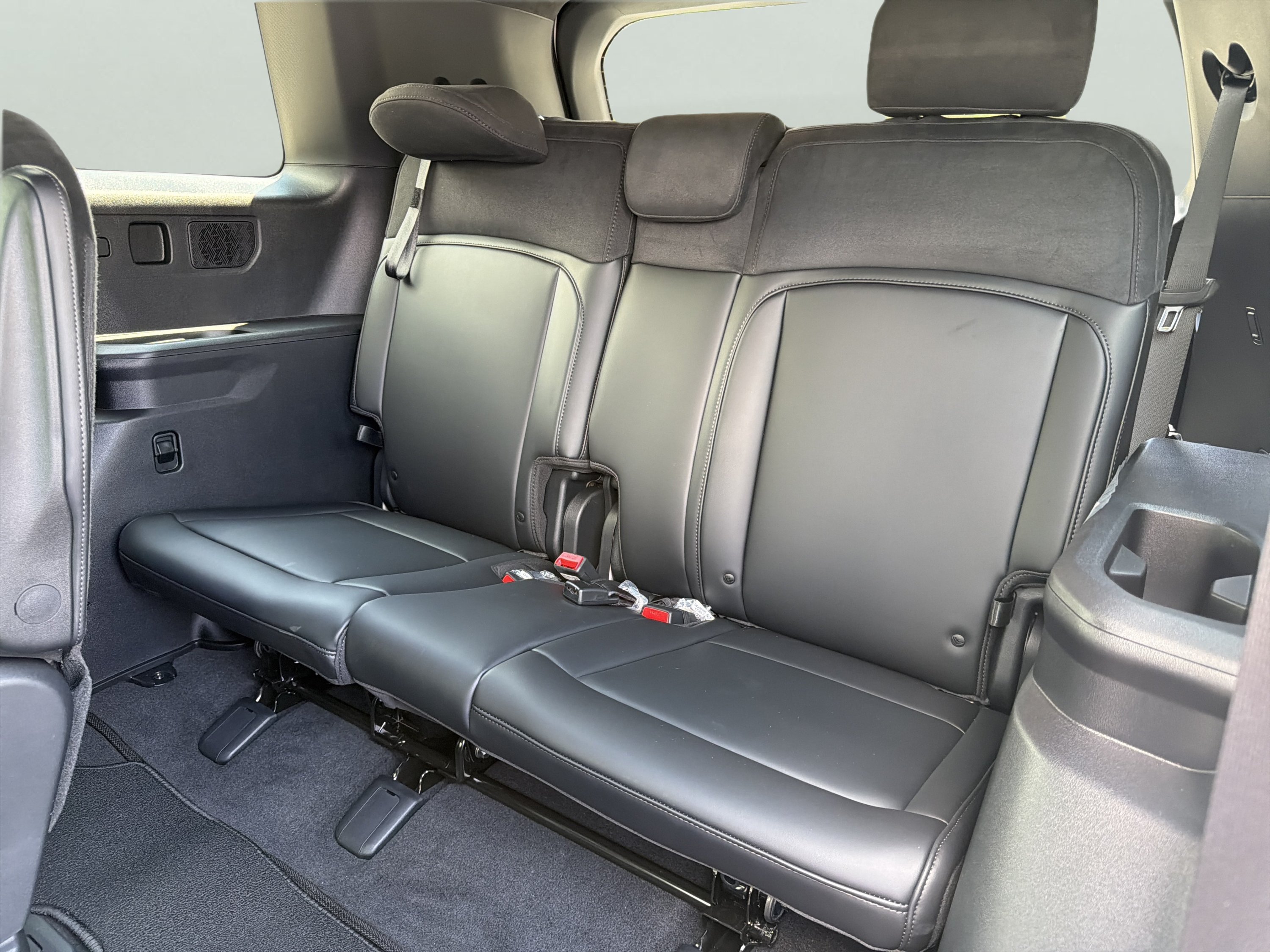 New 2027 Glacial White Pearl Kia SX Prestige image 24