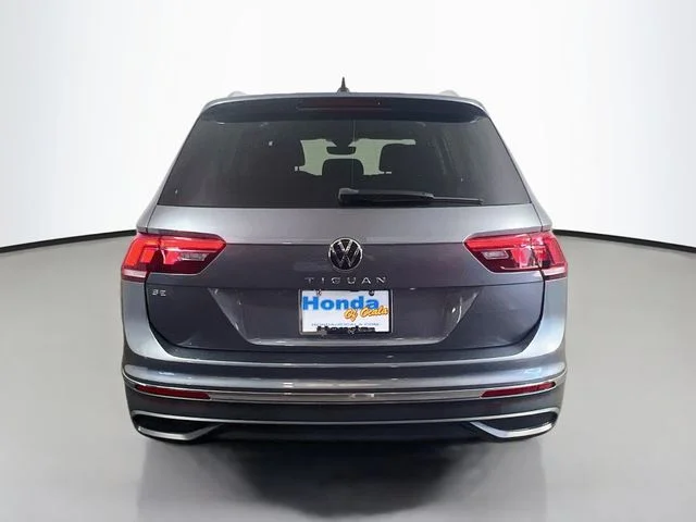 Used 2023 Platinum Gray Metallic Volkswagen 2.0T SE image 23
