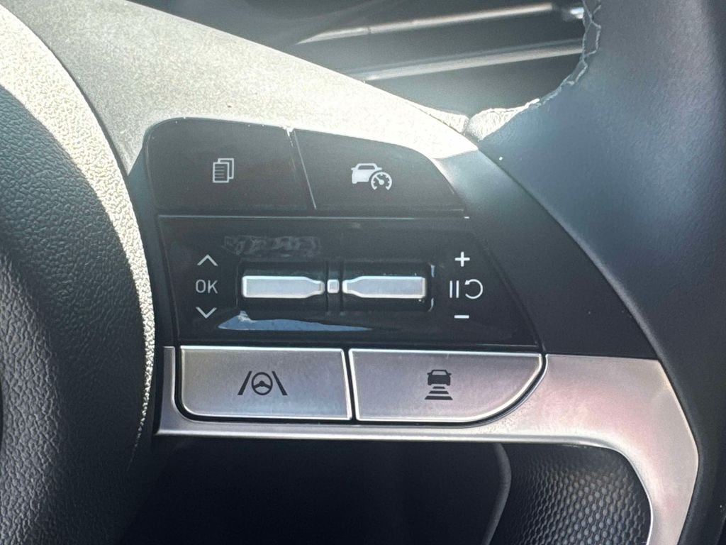 2025 Hyundai Elantra Limited - Photo 23