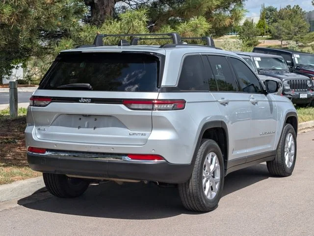 Used 2022 Silver Jeep Limited image 3