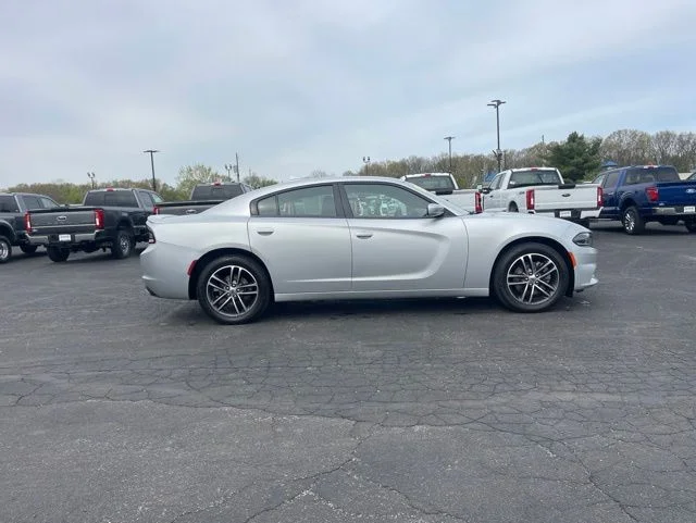 Used 2019 Dodge Charger SXT with VIN 2C3CDXJG0KH755383 for sale in Niles, MI