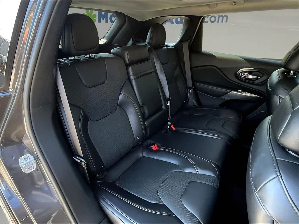 Used 2019 Gray Jeep Limited image 29
