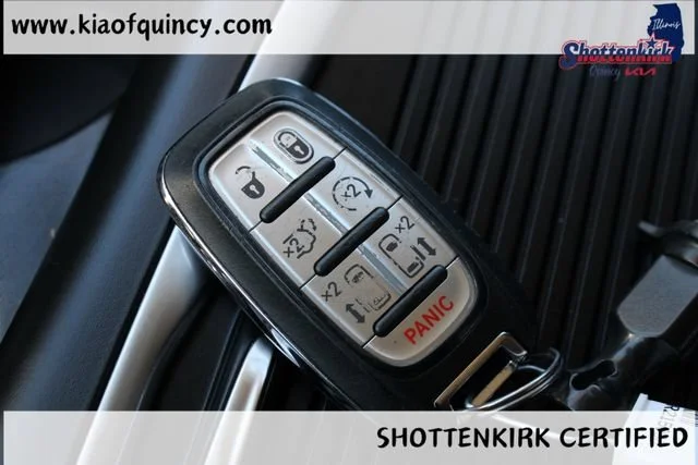 Used 2022 Granite Chrysler Touring L image 34