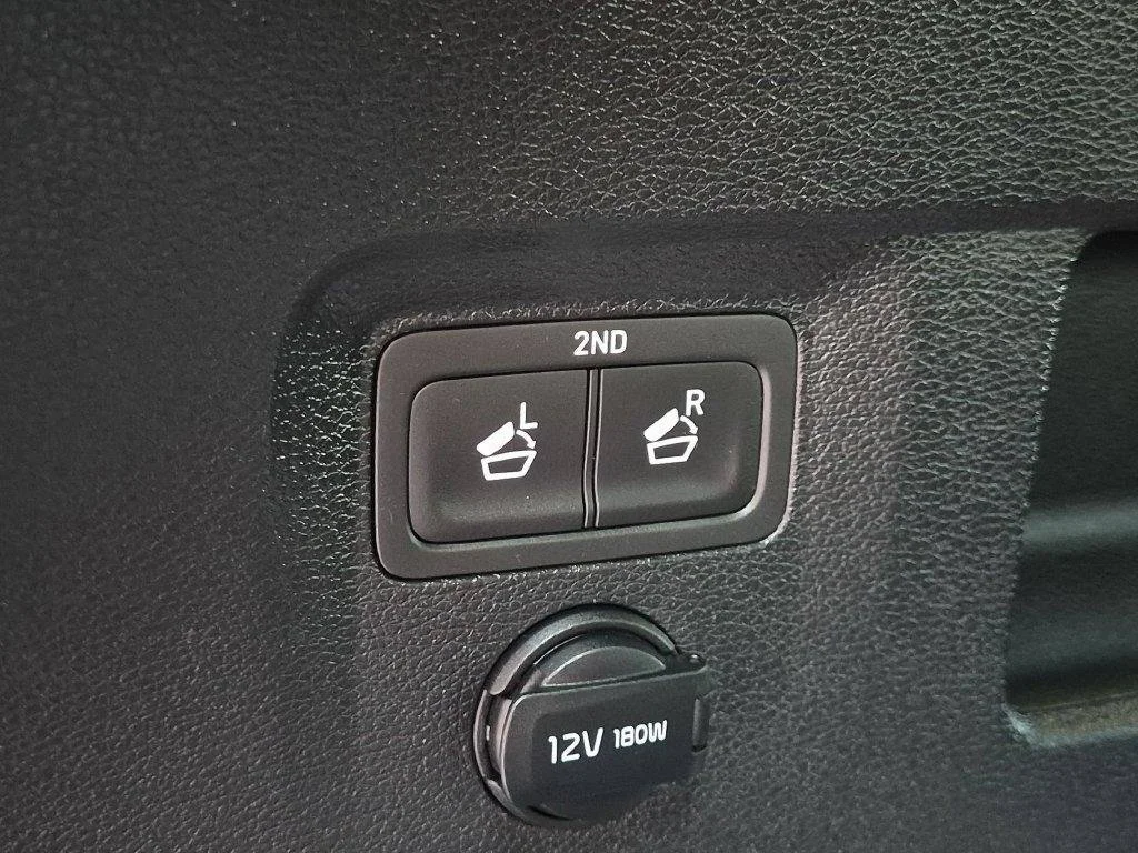 Used 2025 Green Kia SX-Prestige X-Line image 9