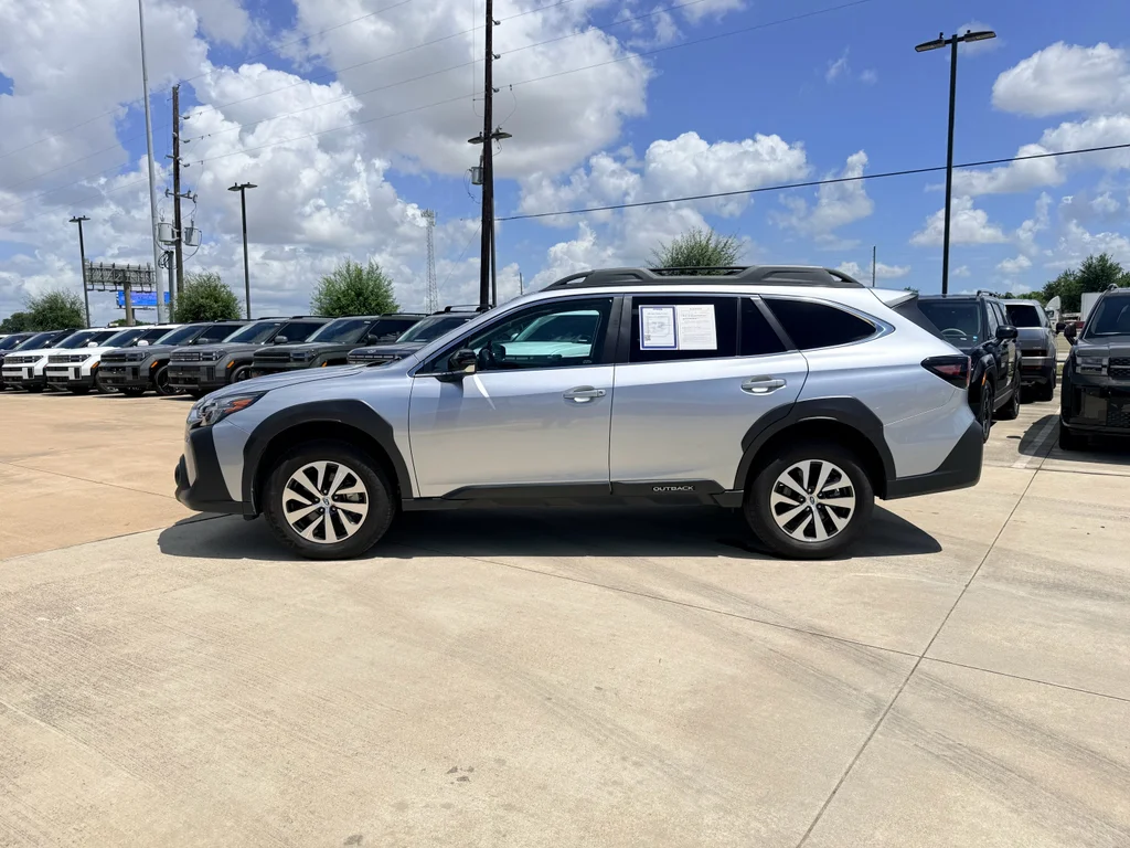 Used 2025 Ice Silver Metallic Subaru Premium image 9