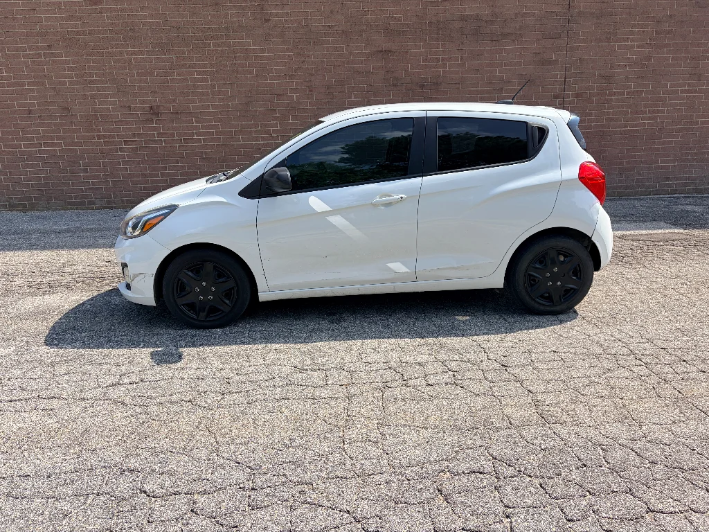 Used 2019 Summit White Chevrolet LS image 2