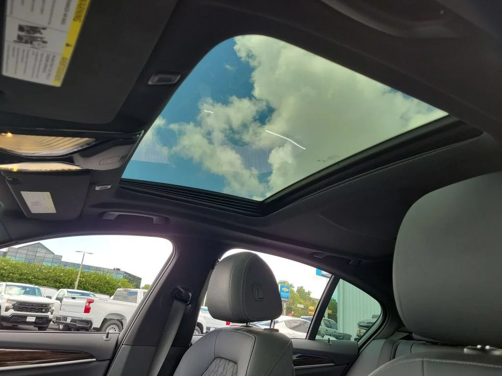 Used 2023 Black BMW i image 18