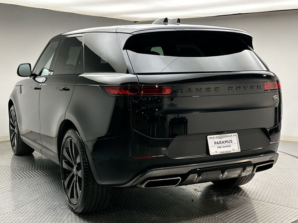 Used 2023 Santorini Black Metallic Land Rover SE image 11