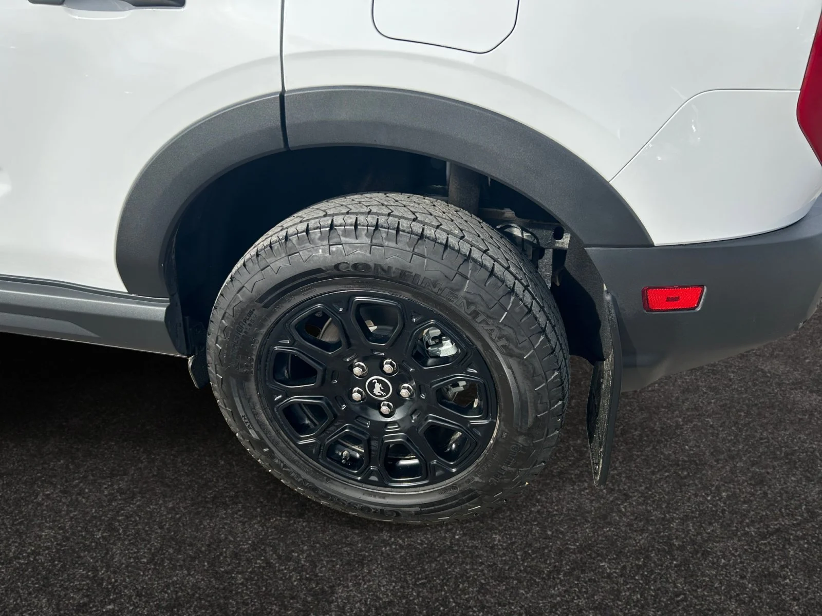 Used 2025 White Ford BADLANDS image 9