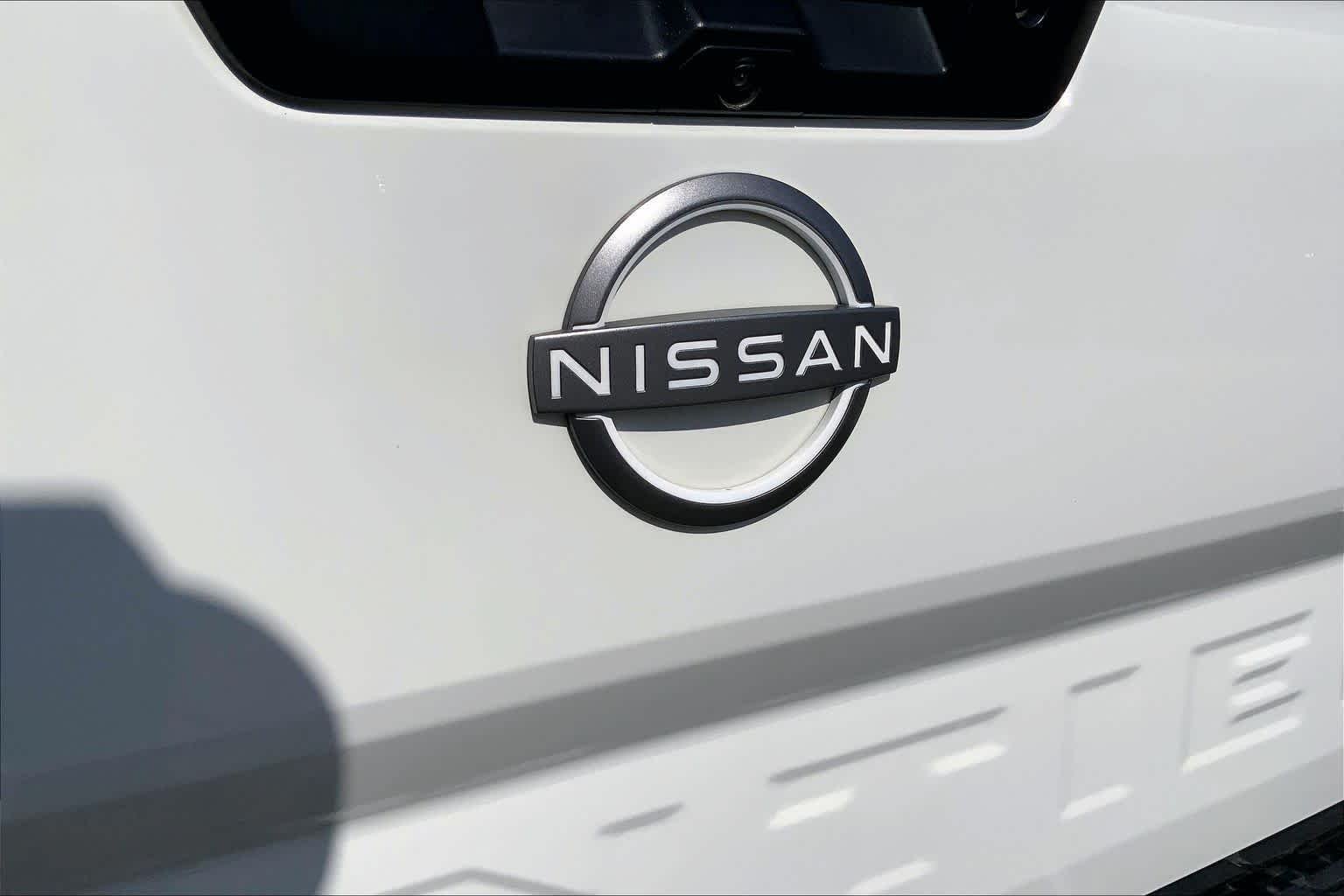 Used 2025 Glacier White Nissan SV image 28